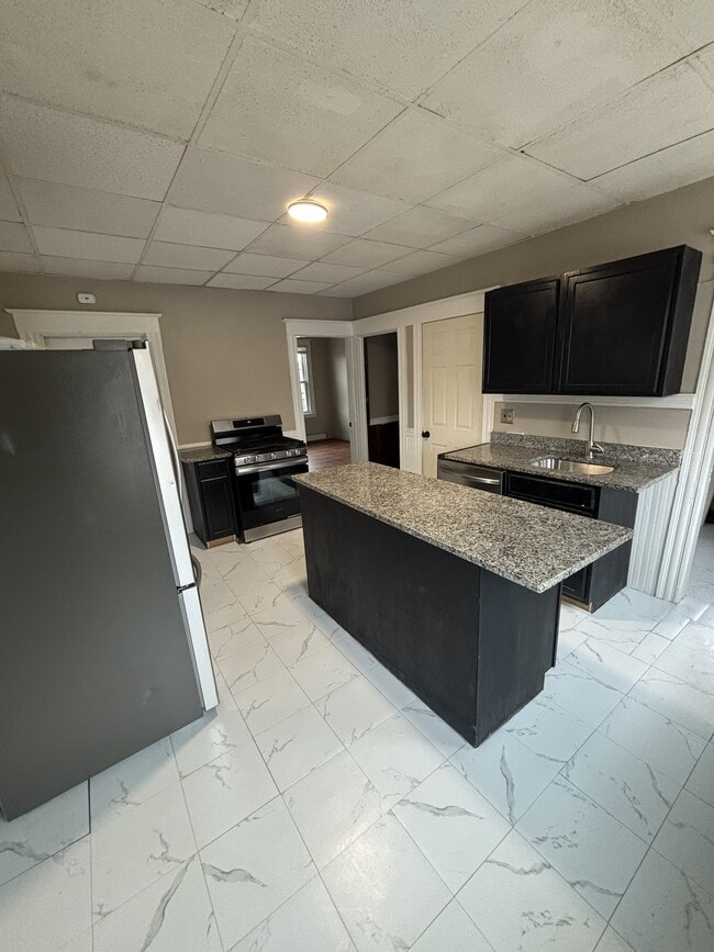 Building Photo - 154 Daly Ave