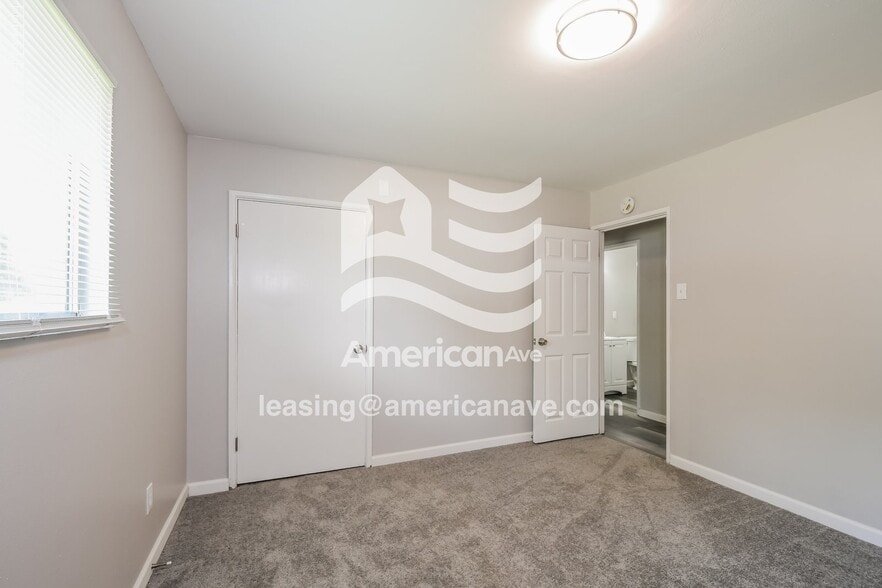 Building Photo - 1745 Kay Dr