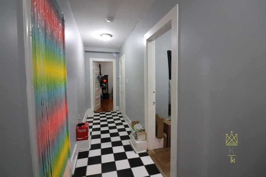 Building Photo - 136 Pleasant St