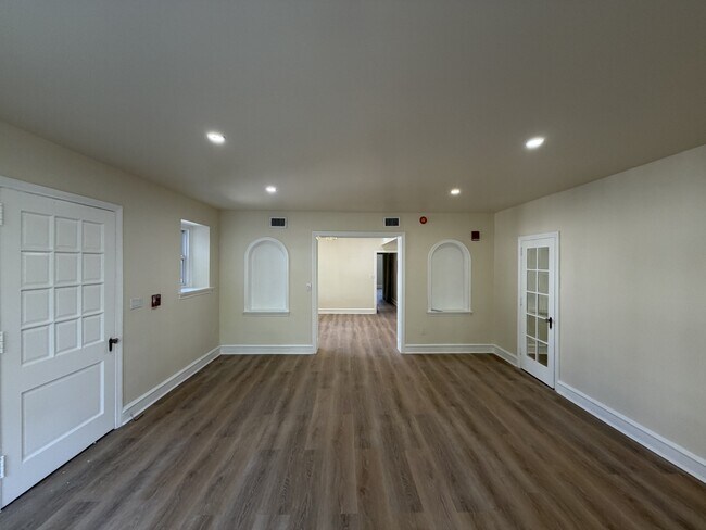 Building Photo - 1651 W Grange Ave