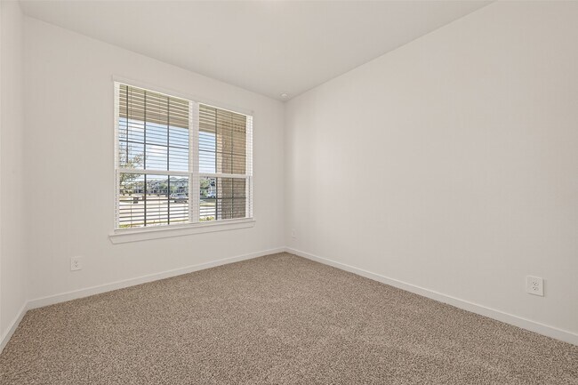 Building Photo - 2819 Red Rosehip Dr