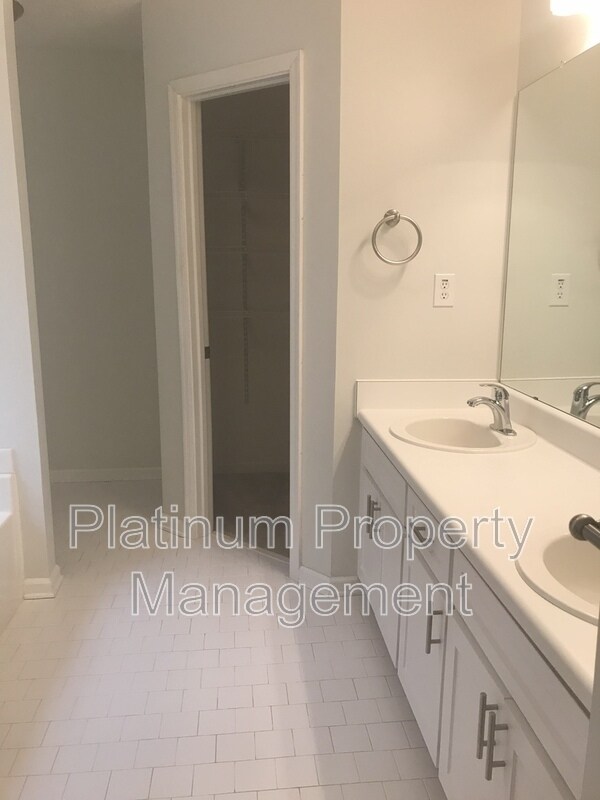 Building Photo - 1020 Twin Brook Ct NW