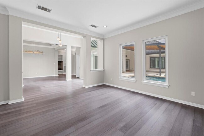 Building Photo - 9309 Bluegrass Dr