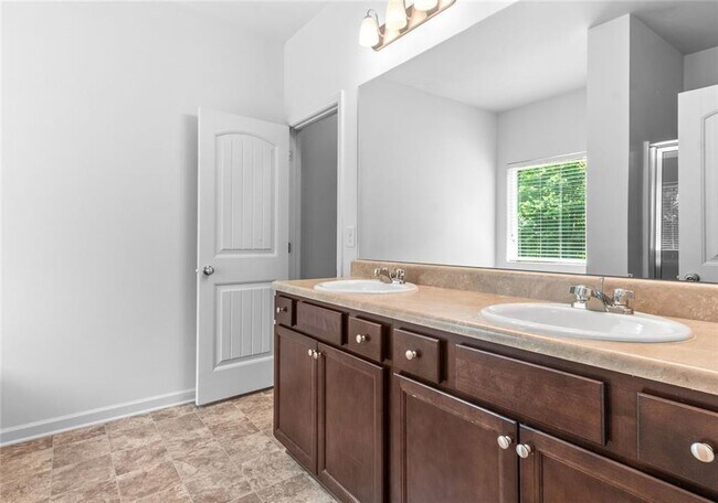 Building Photo - 1061 Blind Brook Cir