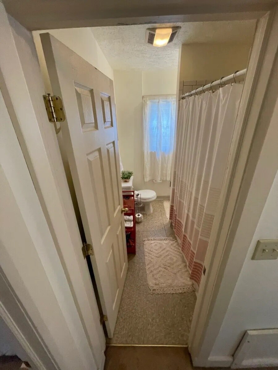 Building Photo - 211 Dunseith St