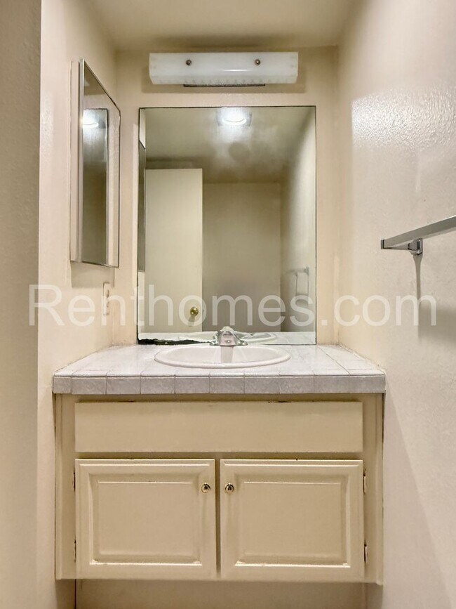 Building Photo - 3847 Camino Lindo