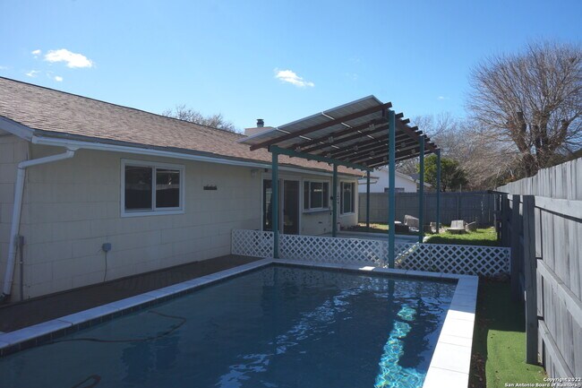 Building Photo - 6611 Woodford-