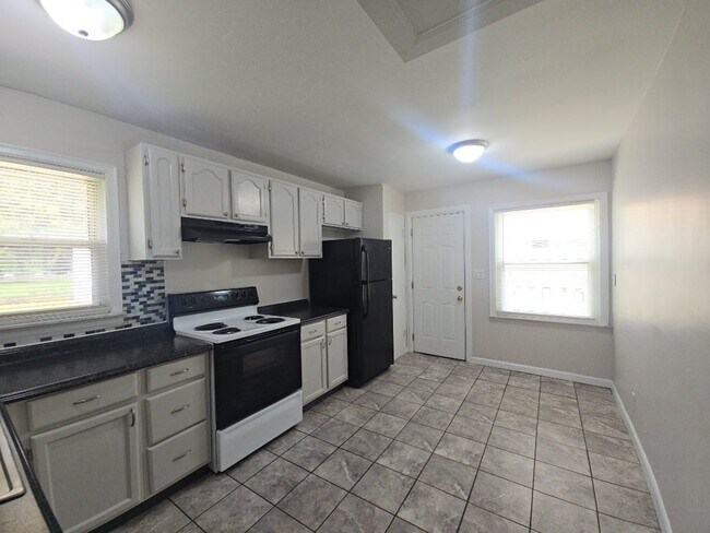 Building Photo - 1011 Blakley Dr