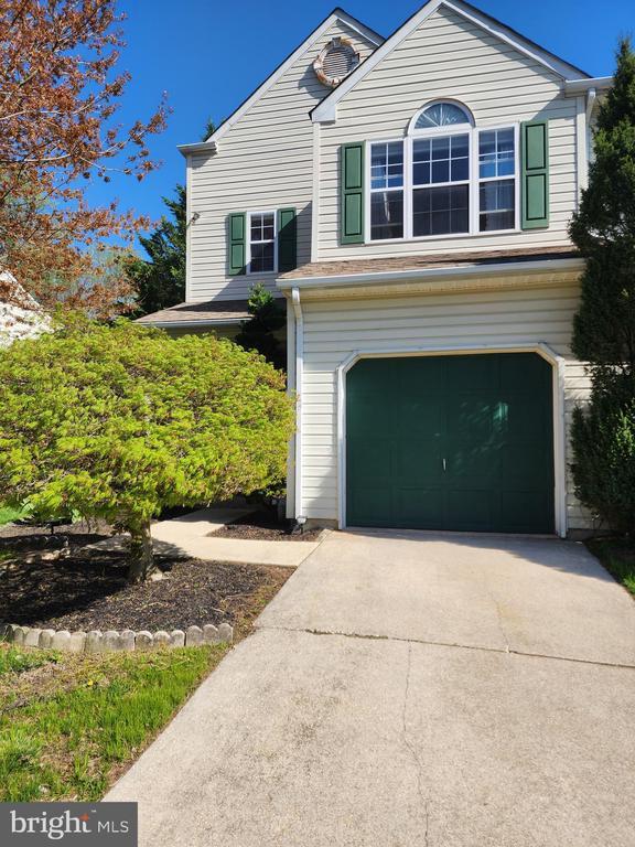 Building Photo - 922 Glackens Ln