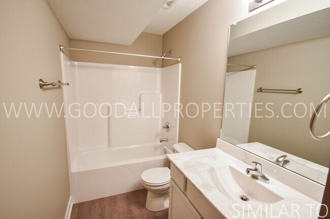 Building Photo - Must see this 4 Bedroom Walkout Ranch Style in Desoto