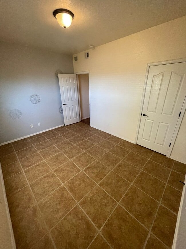 Building Photo - Lovely 4 Bedroom/2 Bath home in Parkhill E...