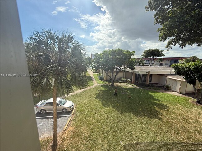 Building Photo - 1540 NE 191st St