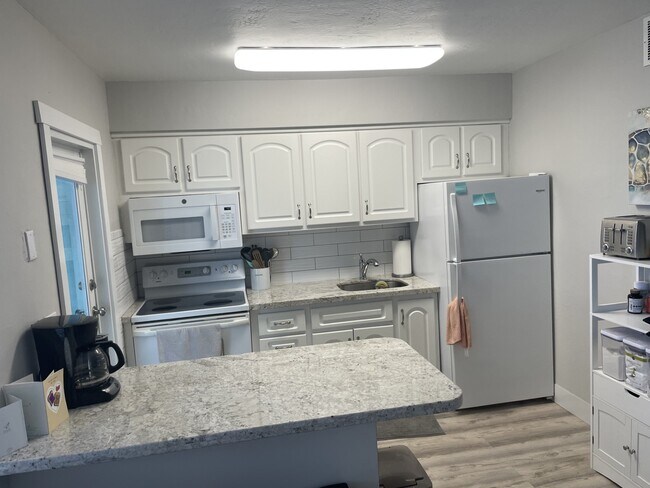 Primary Photo - 2600 N Surf Rd