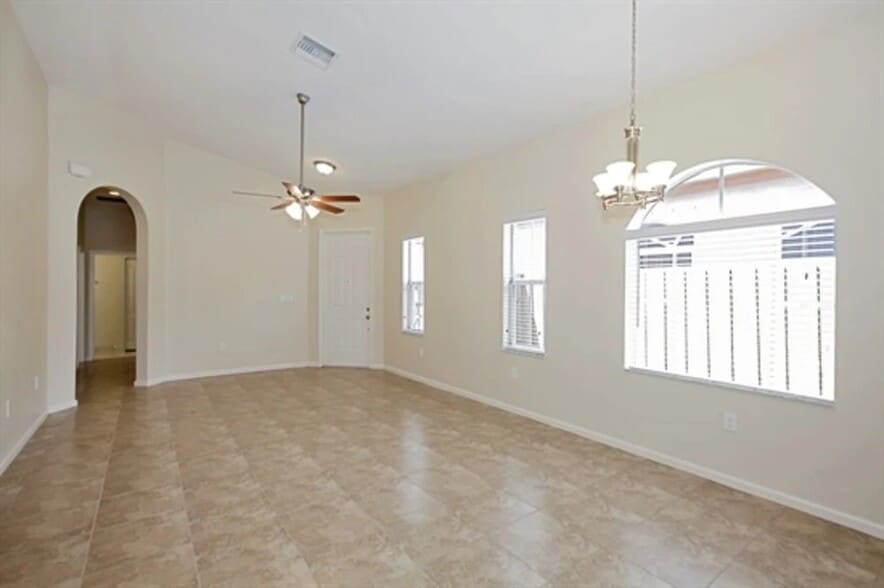 Building Photo - 2120 NE 37th Rd