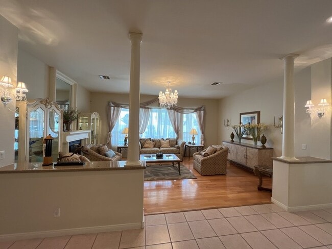 Building Photo - Beautiful 3 bedroom home with pool located in Castle Gate Community