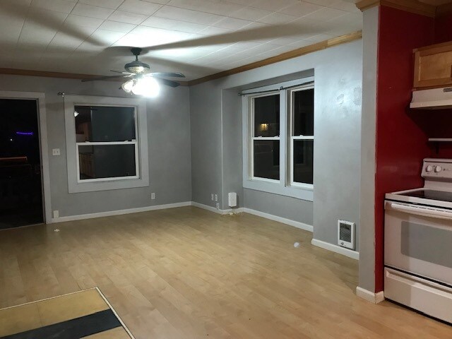 Building Photo - 208 B St