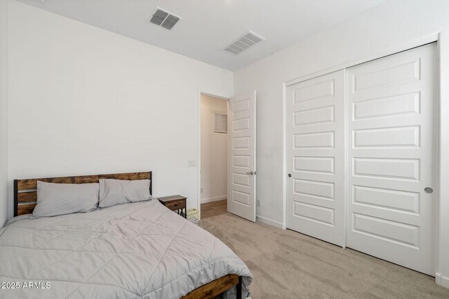 Building Photo - 16423 W Charlotte Dr