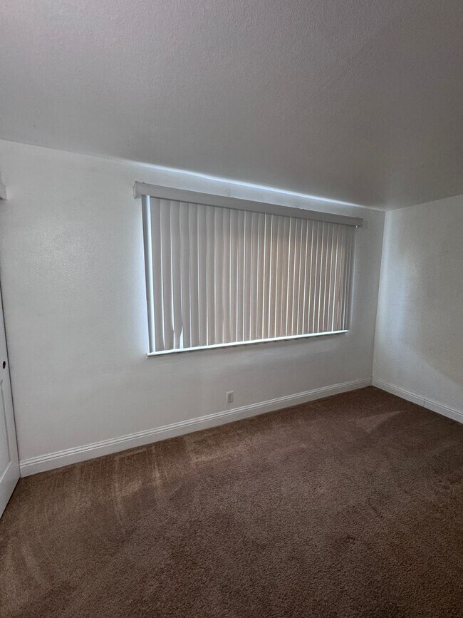 Building Photo - 761 Shepherd Ave