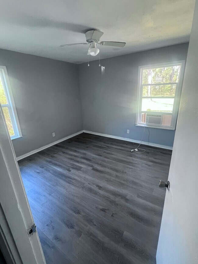 Building Photo - 1302 Shore Acres Dr