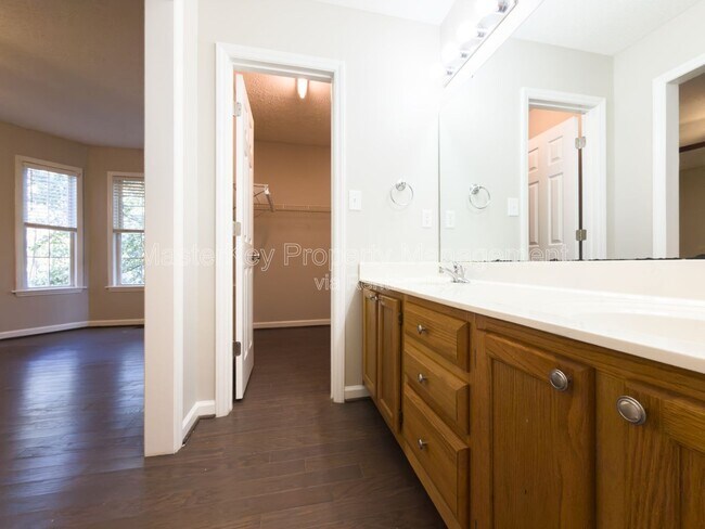 Building Photo - 251 Tillamook Dr