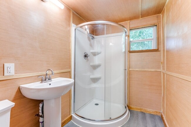 Building Photo - Charming Home in Alamo Heights ISD with Bo...