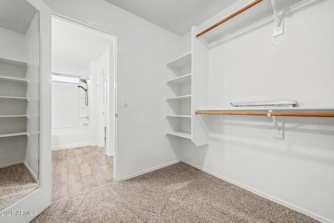 Building Photo - 3983 S Crosscreek Dr