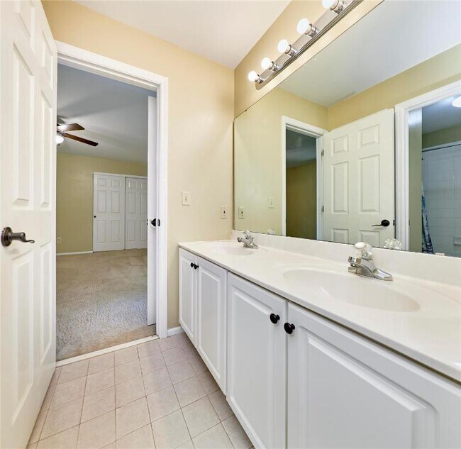 Building Photo - 1357 Westhampton Woods Ct