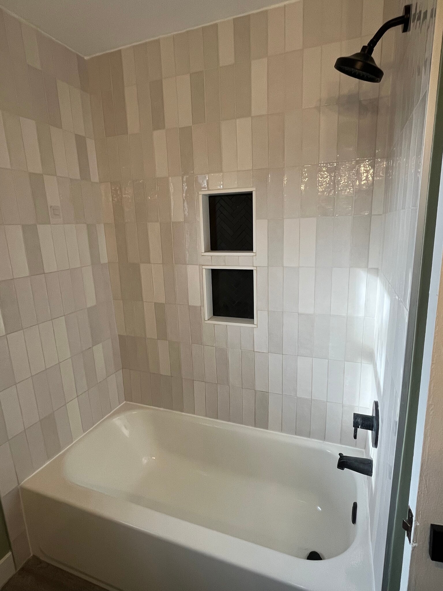 Upstairs guest full bath - 3803 Brunswick Dr