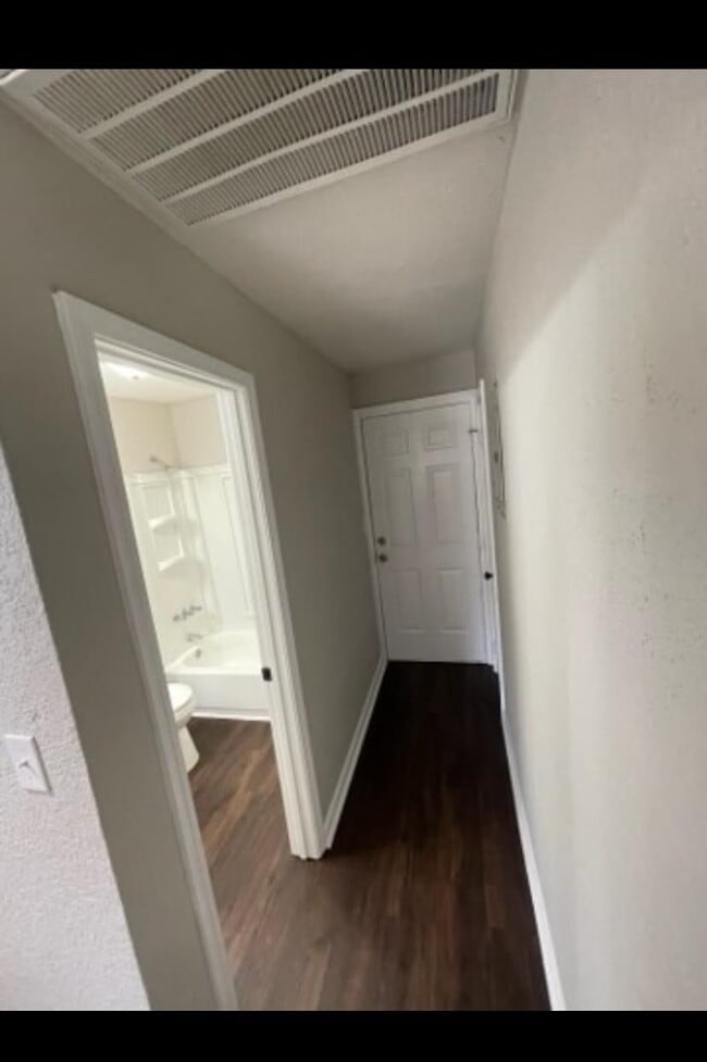 Building Photo - 1624 Stewart St