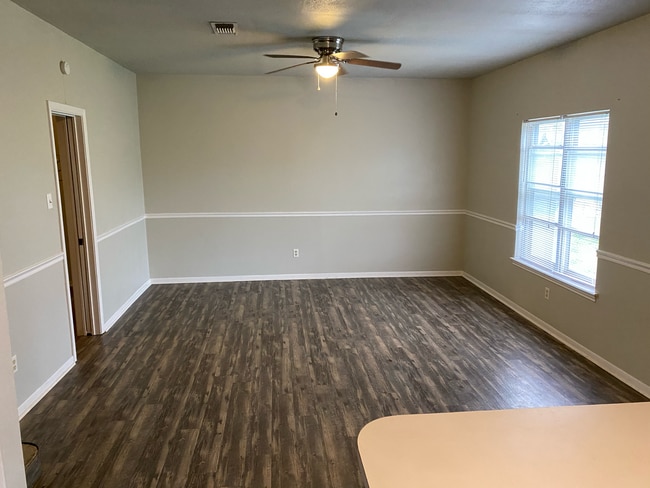 Building Photo - 211 N Avenue T