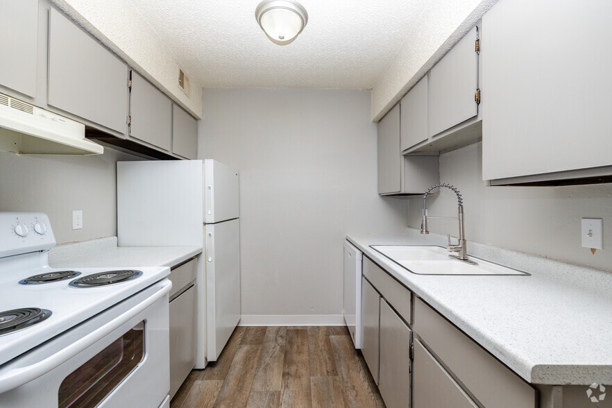 1BR, 1BA - 700SF - Eagle Trace Apartments