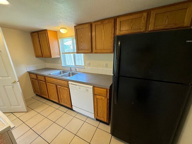 Building Photo - 1048/A/