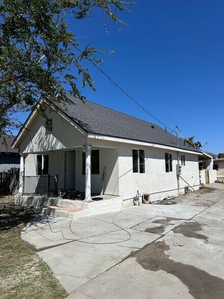 Building Photo - 1449 N Lugo Ave