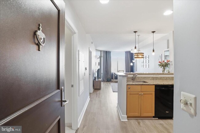 Building Photo - 3600 S Glebe Rd