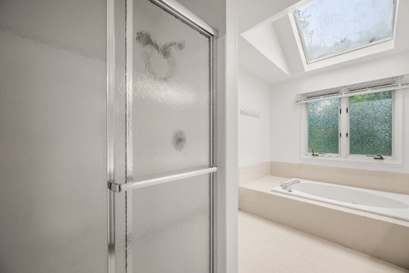 Building Photo - 267 Fox Run