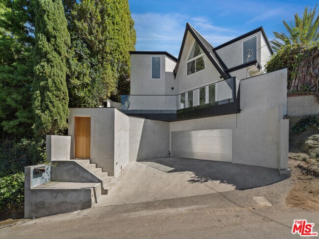 Building Photo - 8460 Cole Crest Dr