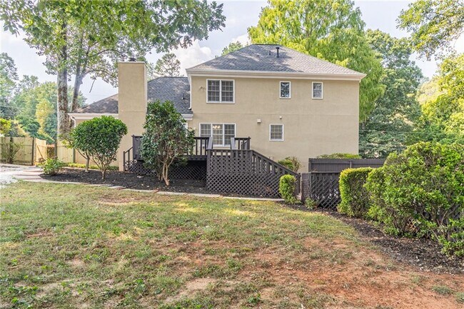 Building Photo - 736 Singley Dr