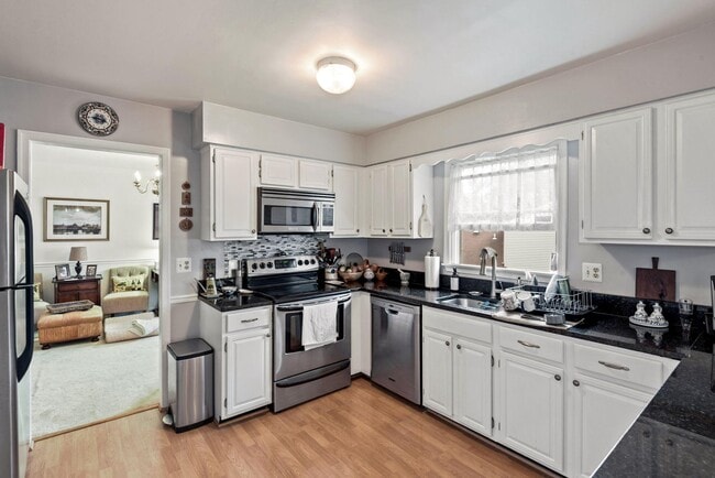 Building Photo - 2131 Silentree Dr