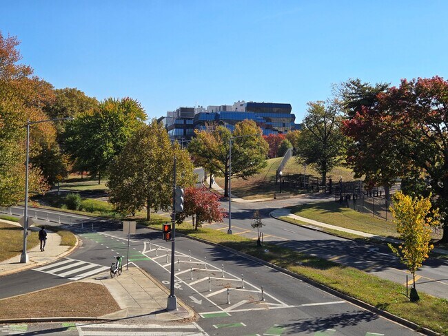 Building Photo - 411 Hobart Pl NW