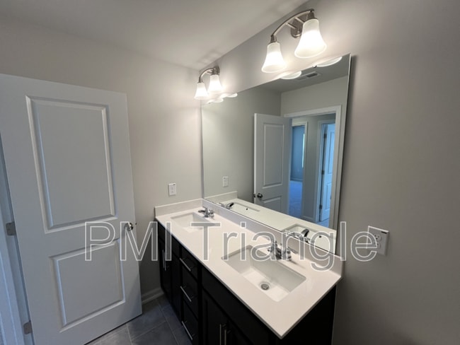 Building Photo - 1615 Singing Bird Trl