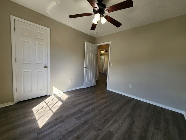 Building Photo - Spacious 3-Bedroom, 2-Bathroom Home AVAILABLE NOW!!