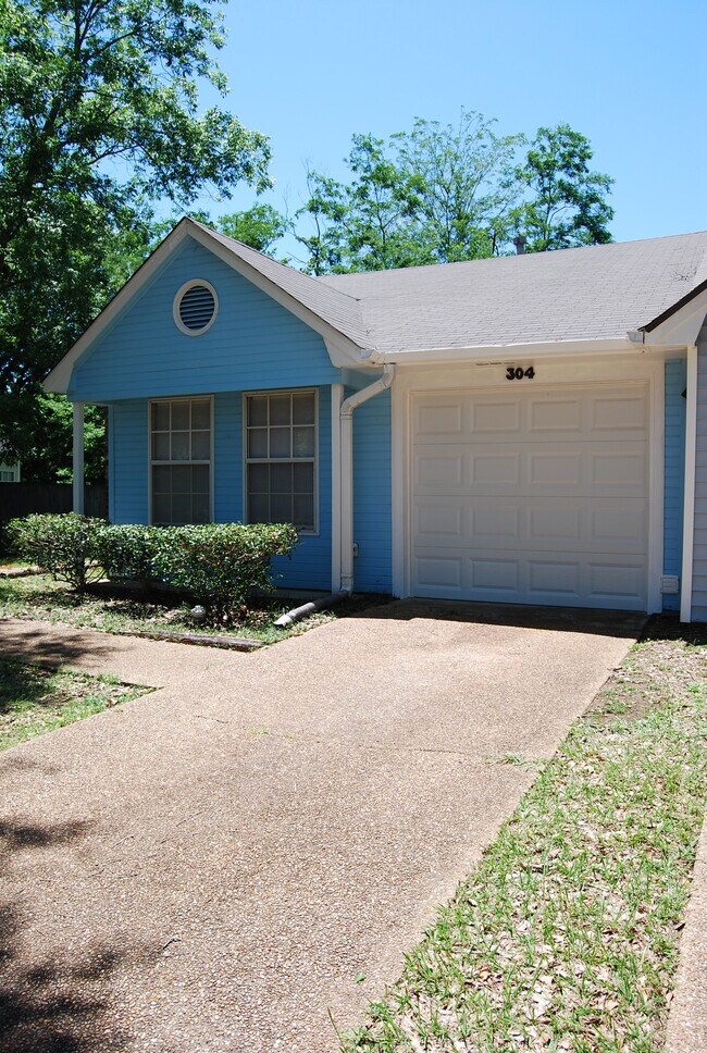 Building Photo - 304 Indian Summer Ln