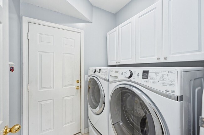 Building Photo - 1527 Gesshe Ct