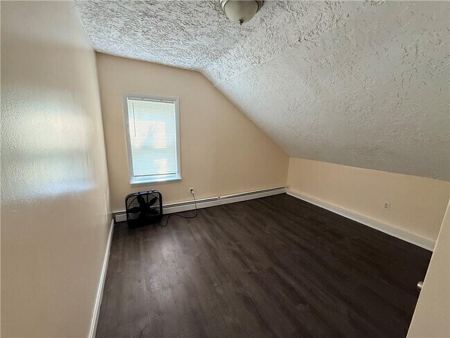 Building Photo - 41 Joslin St
