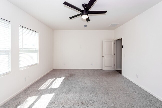 Building Photo - 713 Pisces Ln