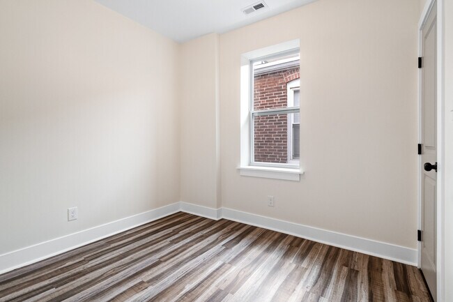 Building Photo - 3316 Sidney St