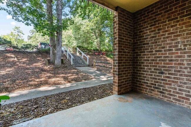 Building Photo - 1212 Schaub Dr