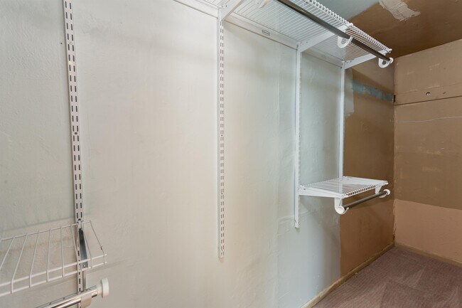 Building Photo - 1949 NE Barnett St