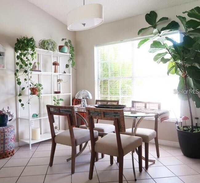 Building Photo - 15640 Kensington Trail