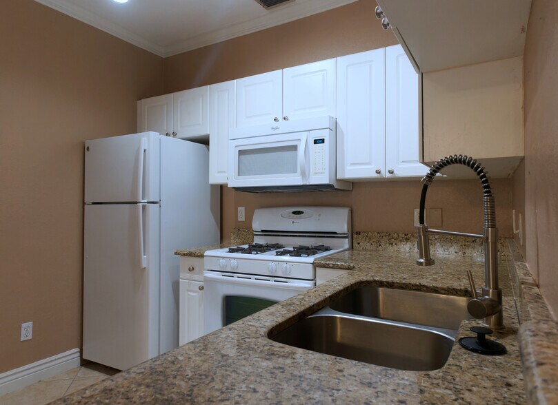 Building Photo - 2732 Via Murano #523